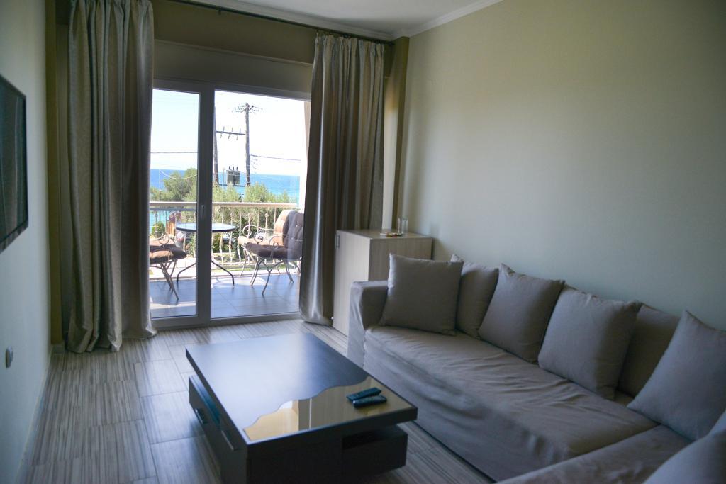 Crown Hotel Nea Skioni Bilik gambar