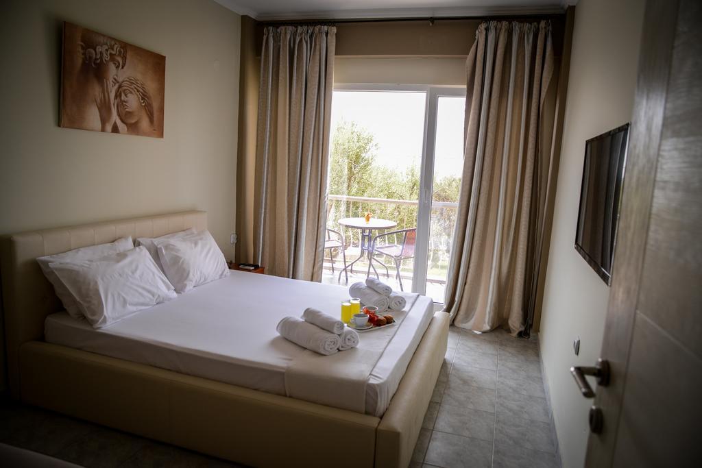 Crown Hotel Nea Skioni Bilik gambar